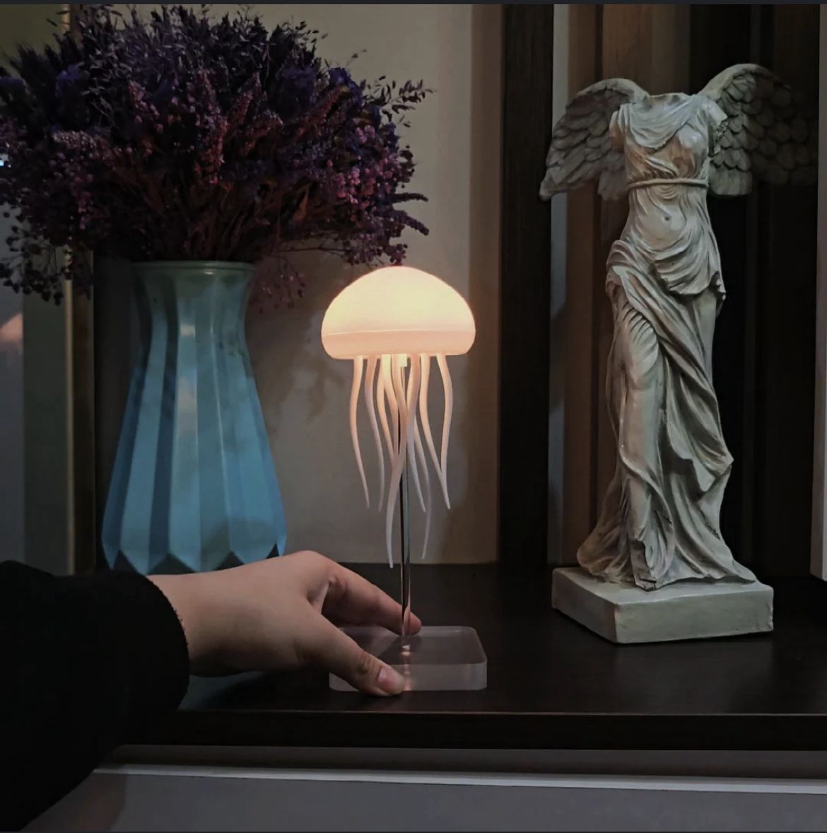 "LED Jellyfish Lamp – Mesmerizing Glow for a Magical Ambience"